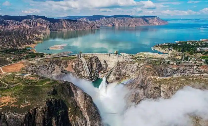 龙羊峡水电站见证了国家励精图治建设大型水利工程的决心,体现了