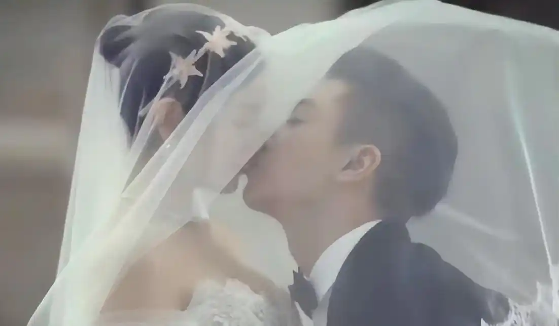 回顾林心如霍建华的婚礼大合照,两个好友不能再露面,都是回忆