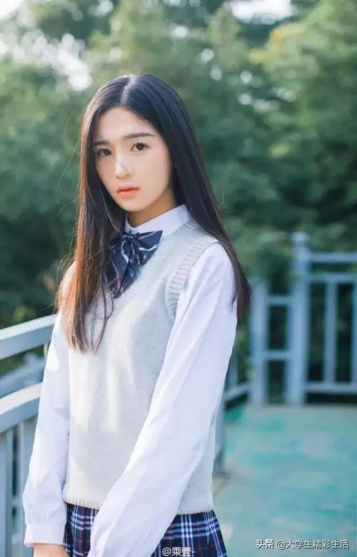 四川农业大学校花笑容甜美气质出众,酷似贾静雯