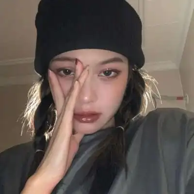 酷酷女生头像再美的女孩也拴不住爱跑的狗