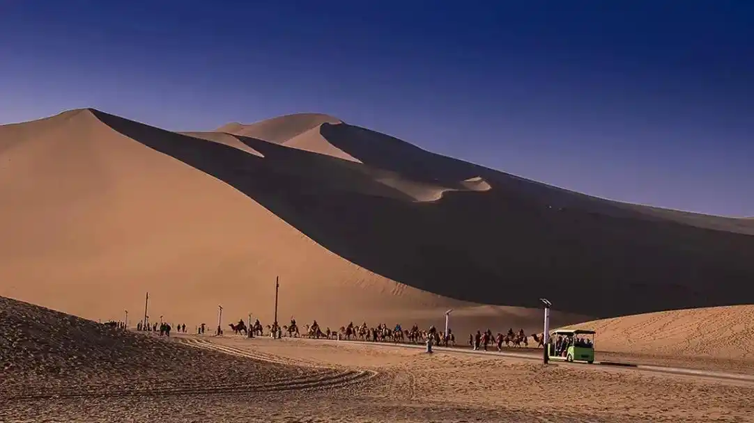 鸣沙山,月牙泉. 本人摄影作品欣赏 - 抖音