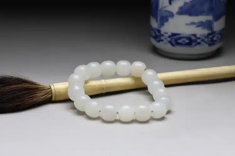回流 舊藏和田玉籽料"白玉手串".(荔枝冻手串功效与作用) 第1张