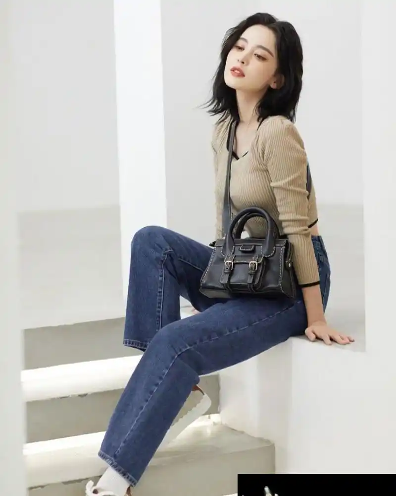 古力娜扎短发牛仔裤的造型,爱了爱了,罕见超高清照片,真是大爱了,试问