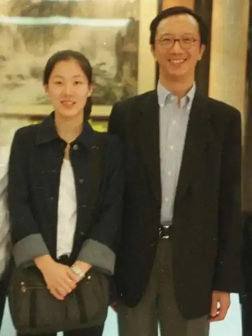 回顾跳水女皇伏明霞71岁丈夫身价百亿19岁女儿亭亭玉立