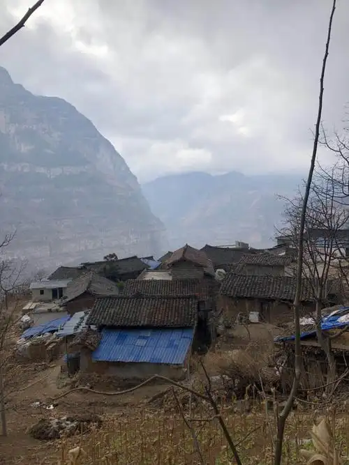 这就是古路村,一个贫穷的小山村 [流泪][流泪][流泪]
