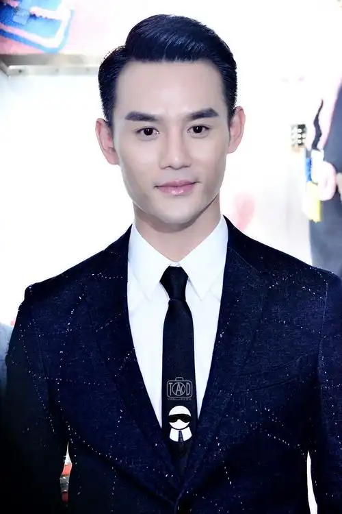 王凯kkw# 151201北京fendi门店活动(cr logo)