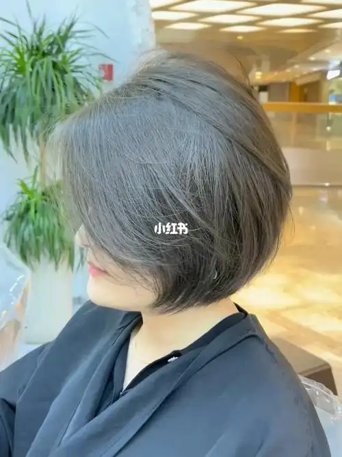 短发什么颜色好看圆脸适合什么短发推荐推荐