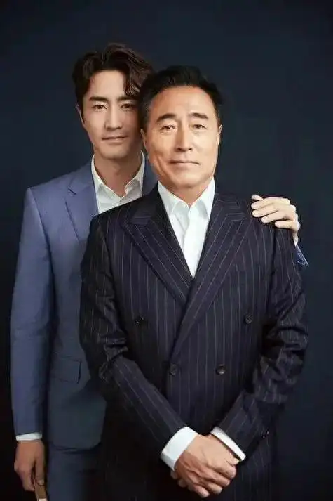 惊呆了原来他们居然是亲生父子我不会是最后一个知道的吧