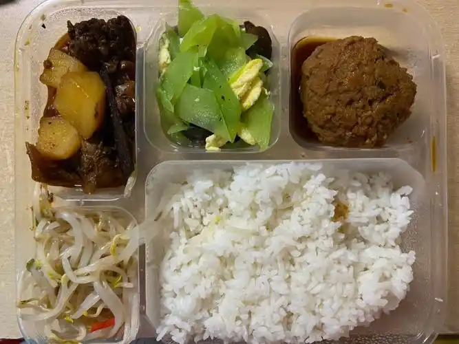 学校居家隔离餐两荤两素