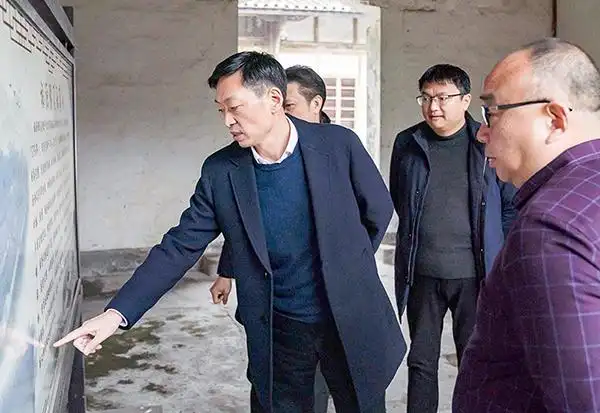 自贡市富顺县委书记杨斌调研民居保护工作