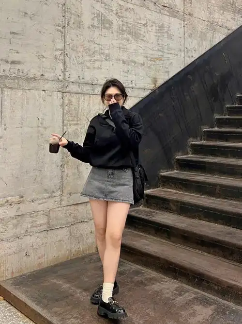 7415身高体重:155/1087415三围:88/74/907415大小腿围:53