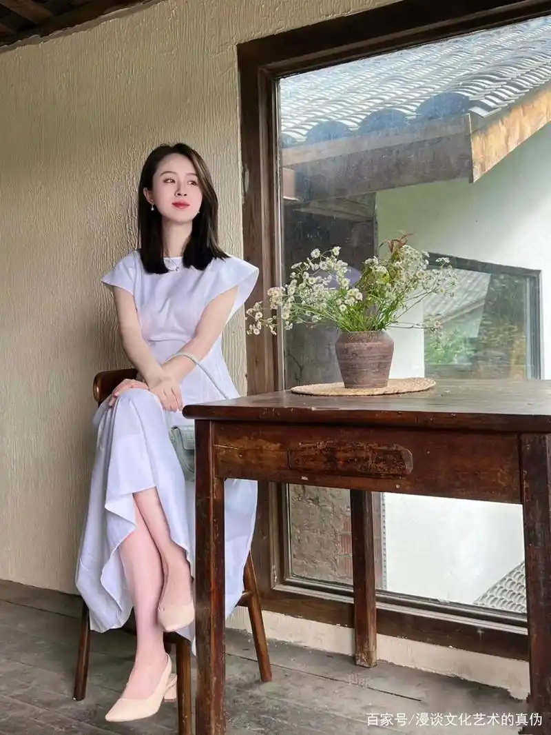 她简直就是演员王乐君的化身