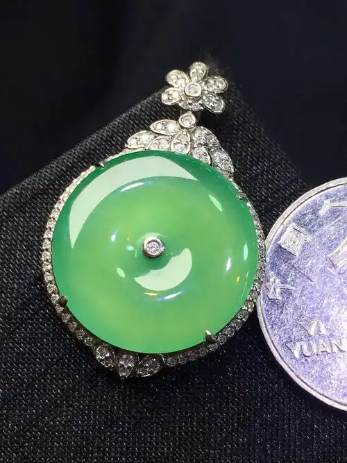 18k金豪华镶嵌正品玉石缅甸纯天然a货高端翡翠冰种阳绿平安扣吊坠