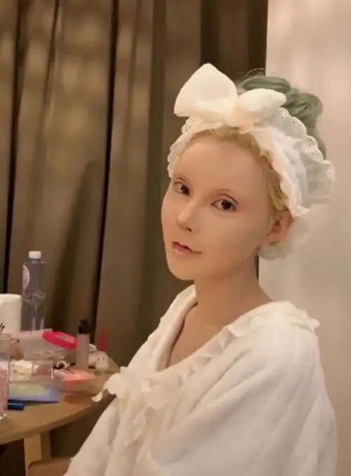 小时候,我们或多或少都曾为芭比娃娃的完美外貌而着迷.