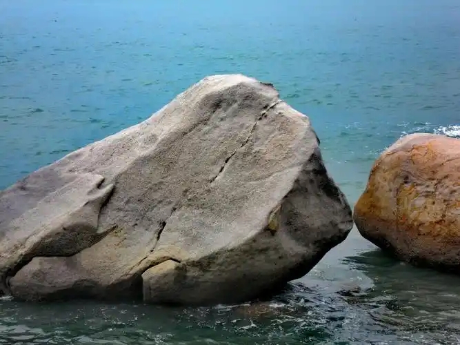 崂山海边的石头