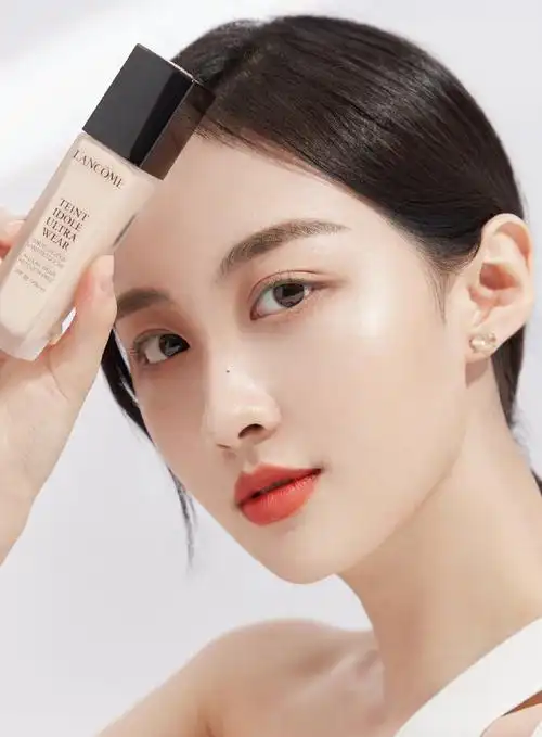 前几天慢慢发现兰蔻持妆粉底液的代言人金晨小姐姐的妆容简直太美!