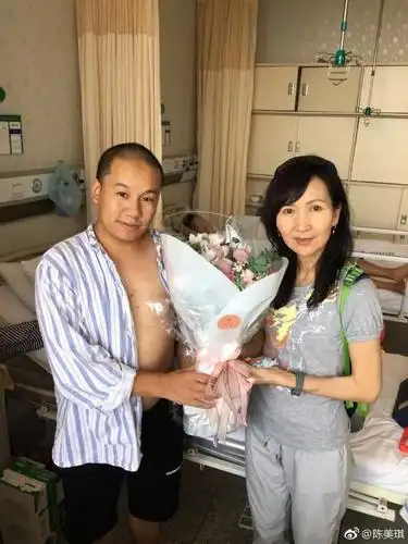 当年和马清伟结婚7年,因为被好友关之琳插足,致而小产并不能再育,最后