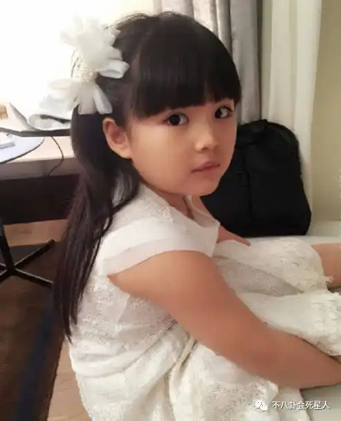 杨幂女儿小糯米快四岁了,面对会不会上真人秀的问题,杨幂这麼说