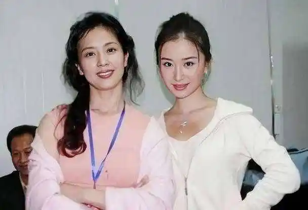 "神仙姐姐"刘亦菲是全家最丑?