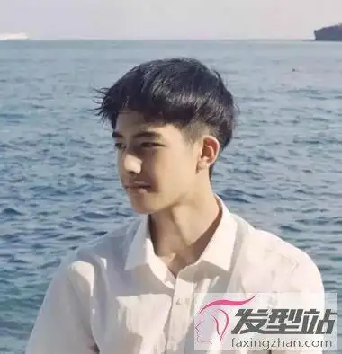 青少年发型两边刮掉 清爽炫酷闪亮整个青春_发型站_最新流行发型设计