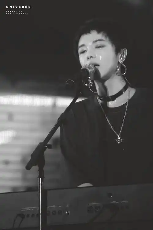 喜欢华晨宇的感觉真让人着迷,摸不透看不清,原来是我忘记戴眼镜了(戴