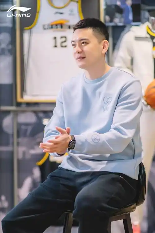 辽宁主帅杨鸣化身体验官 带你认识李宁品牌旗舰店