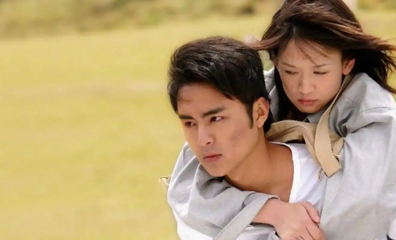 明道陈乔恩# 近日,有媒体拍到明道,陈乔恩以及徐正溪等人聚餐,埠篌