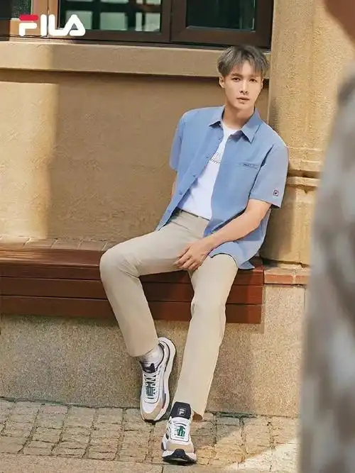 一起穿上代言人同款鞋出游踏青吧,在这个春天,你我共轻盈@张艺兴#fila