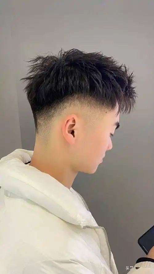 春节男发16款,帅气有型真精神,照着剪就对了_发型_男士_头顶