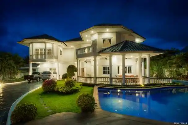 夫妇中彩票3亿,7年后各自与新伴住进豪宅