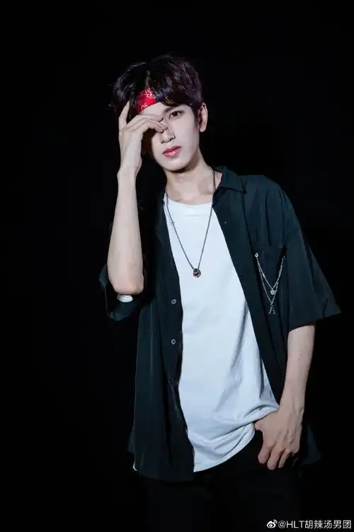 可爱担当超高人气觉皇景晖[睡] 来自hlt胡辣汤男团 - 微博
