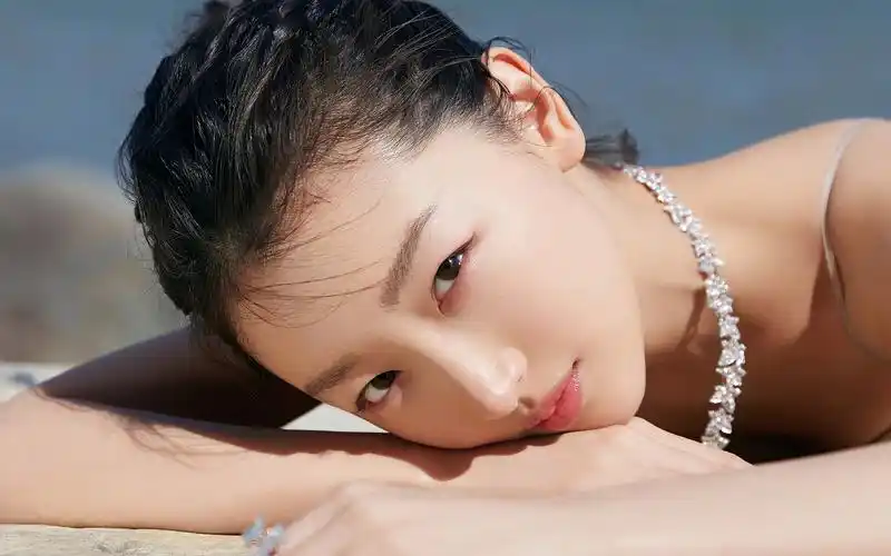 周冬雨海边性感高清桌面壁纸