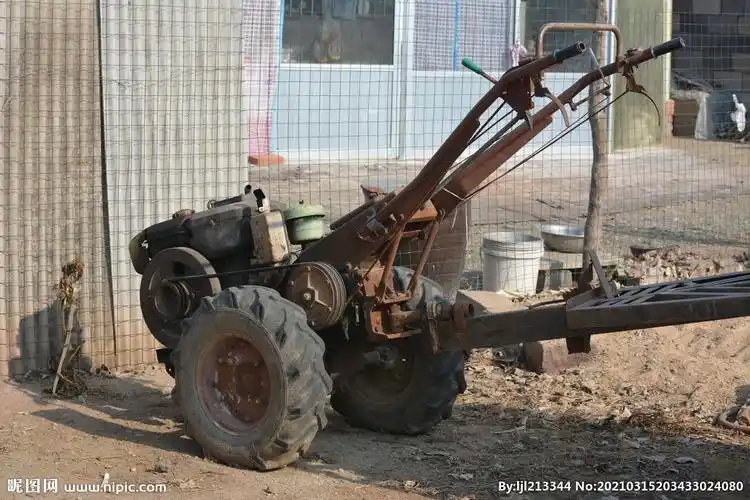 农村旧拖拉机头