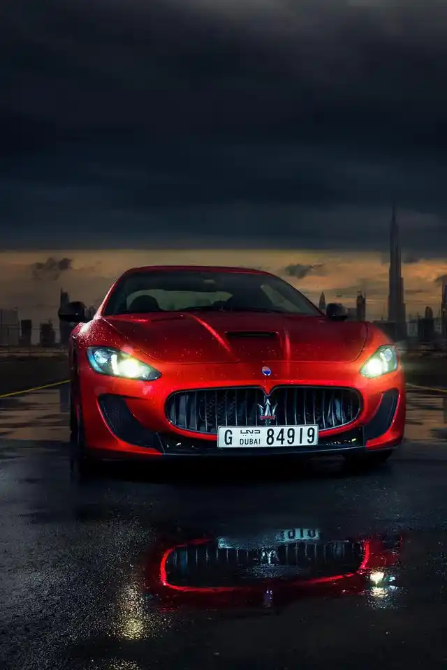 精选豪华跑车高清图片iphone手机壁纸下载,这是美桌网win4000.