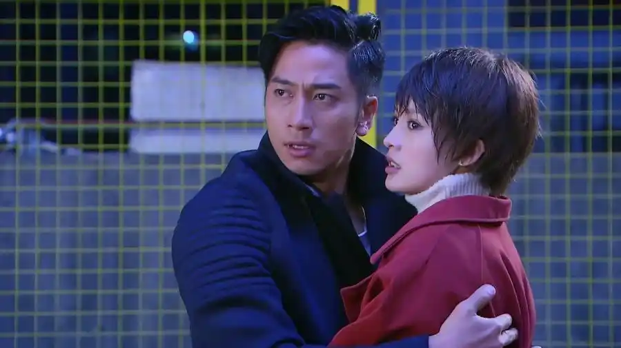 《幸福归来》鱼幼薇扮演者李沁的剧照,短发的她,干练清爽