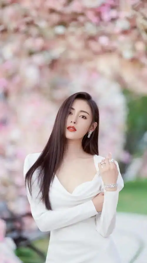 张天爱优雅知性白色长裙魅力写真