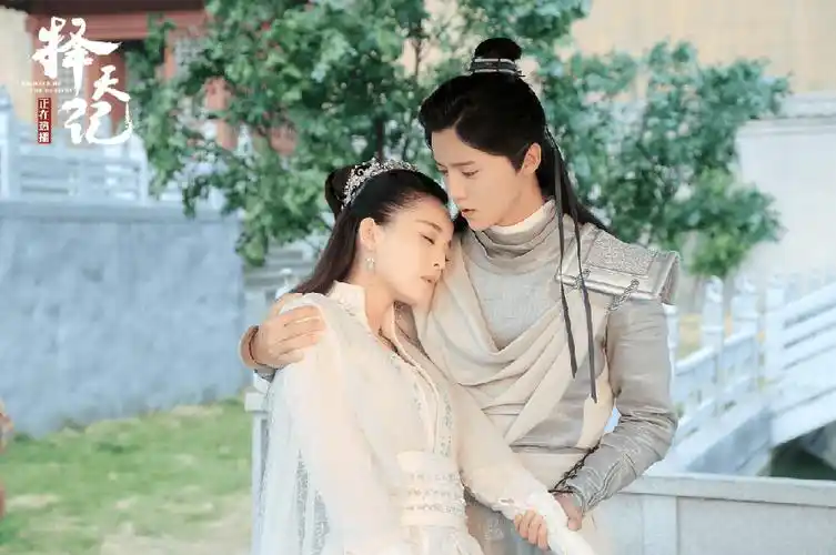 有了剧本,在主演方面,资本又挑选了当时流量最大的鹿晗和古力娜扎.