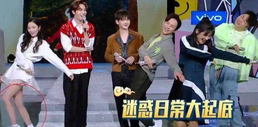 着一股"土味",但很多人在吃惯了"精细"后,就喜欢这种土味的综艺节目