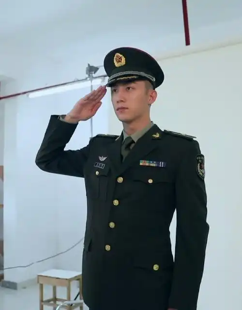 黄景瑜亲爱的戎装