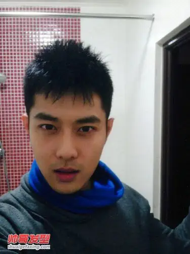 鹅蛋脸帅哥短发碎发最迷人 黑色短发帅哥刘洪涛私照(5)