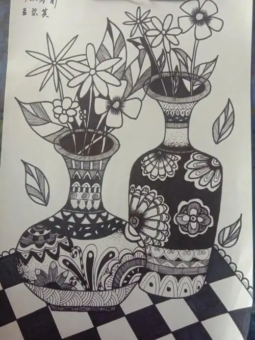 花瓶黑白线描画