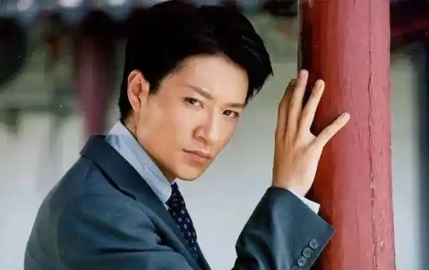 倒霉的何润东,演主角总是碰到大帅哥男配,活生生被比成古装丑男