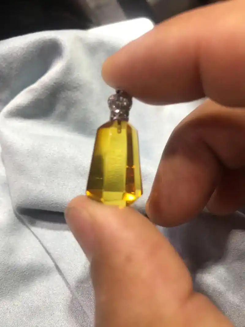 纯手工雕刻 #天然琥珀 - 抖音