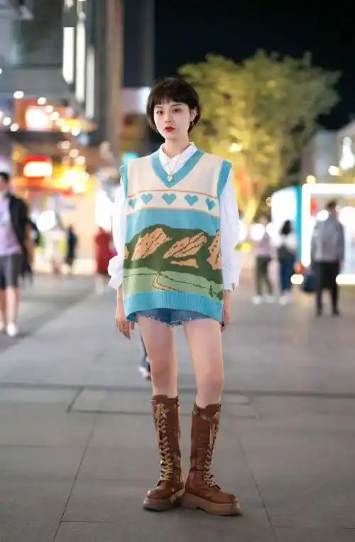 【滚叔街拍】本周阳光回归,夏天没露够的腿可以继续露了!