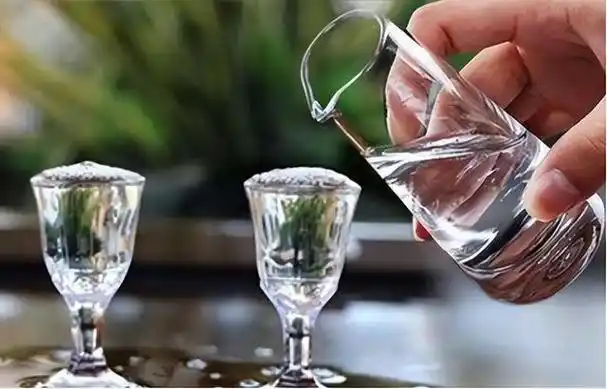 一瓶500ml的白酒,倒出来一称还不够1斤,是什么原因?一文总结