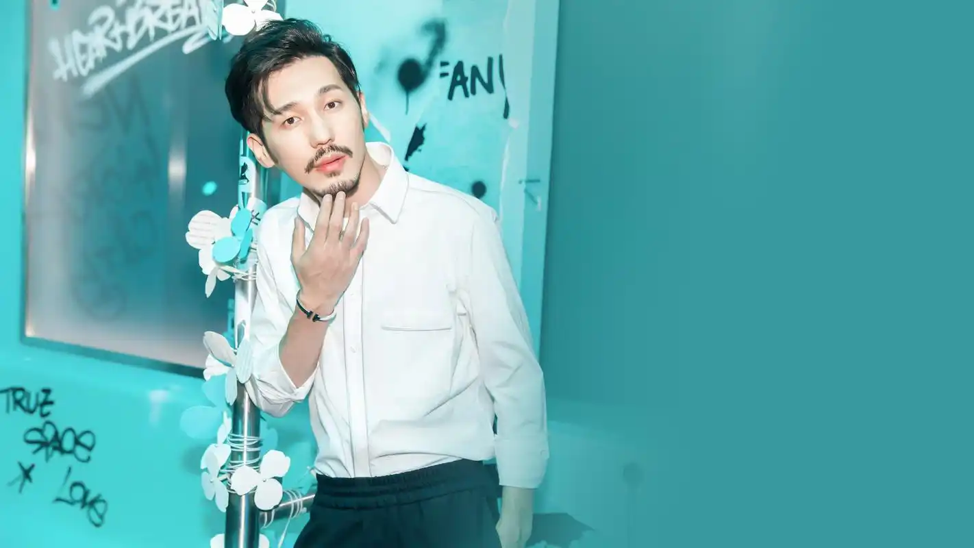 换脸boy白宇 「壁纸6p」 从前我总想,世界上最纯净的 也许是香格里拉