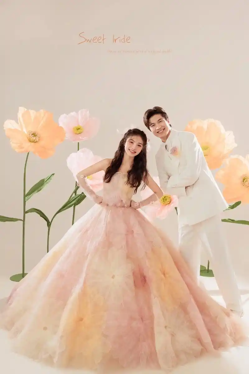 甜度满分的花朵婚纱照93浪漫夹杂在生活里93#婚纱照风格 # - 抖音