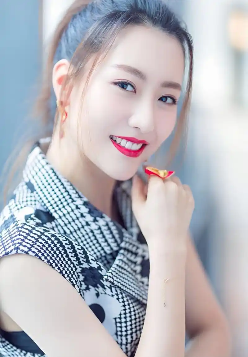 白冰# #时尚穿搭# #明星# 白冰到底有多美?