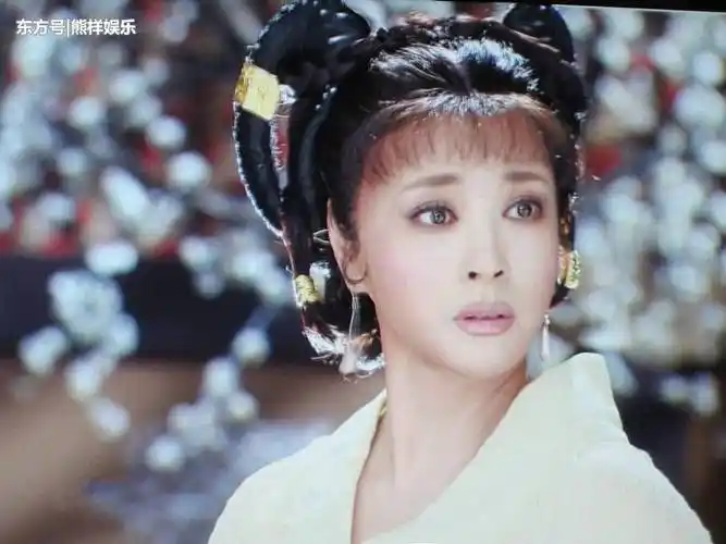 其中,在古装大剧《隋唐英雄3》中,刘晓庆