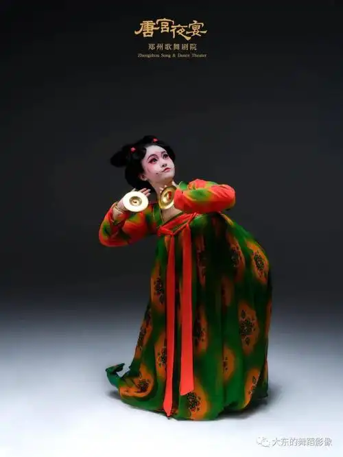 昨天推的舞蹈唐宫夜宴达到200000点击率今天来看她们写真照片和排练